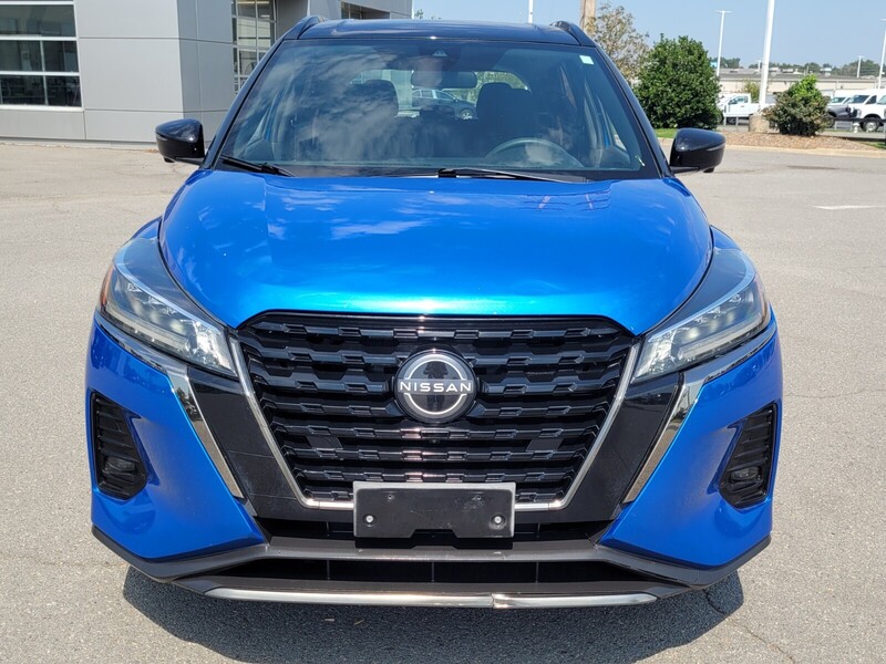 2023 Nissan Kicks SR photo 13