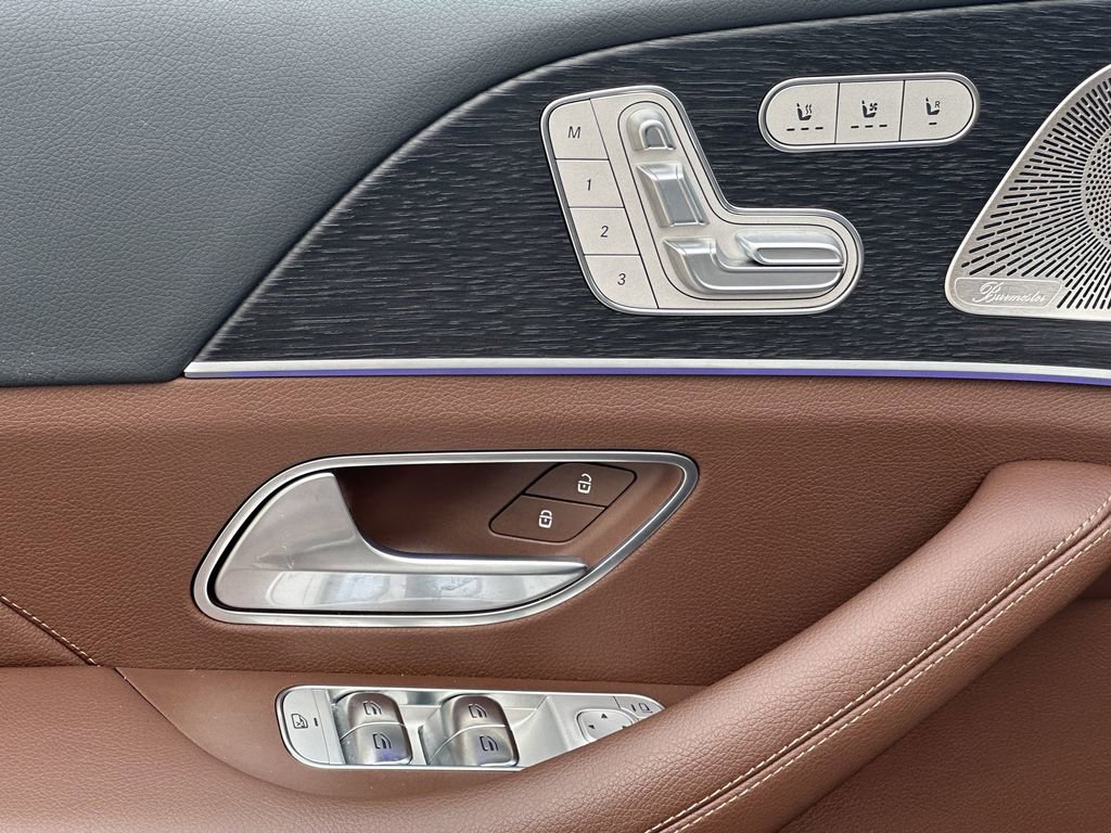 2025 Mercedes Benz GLS 450 4MATIC photo 12