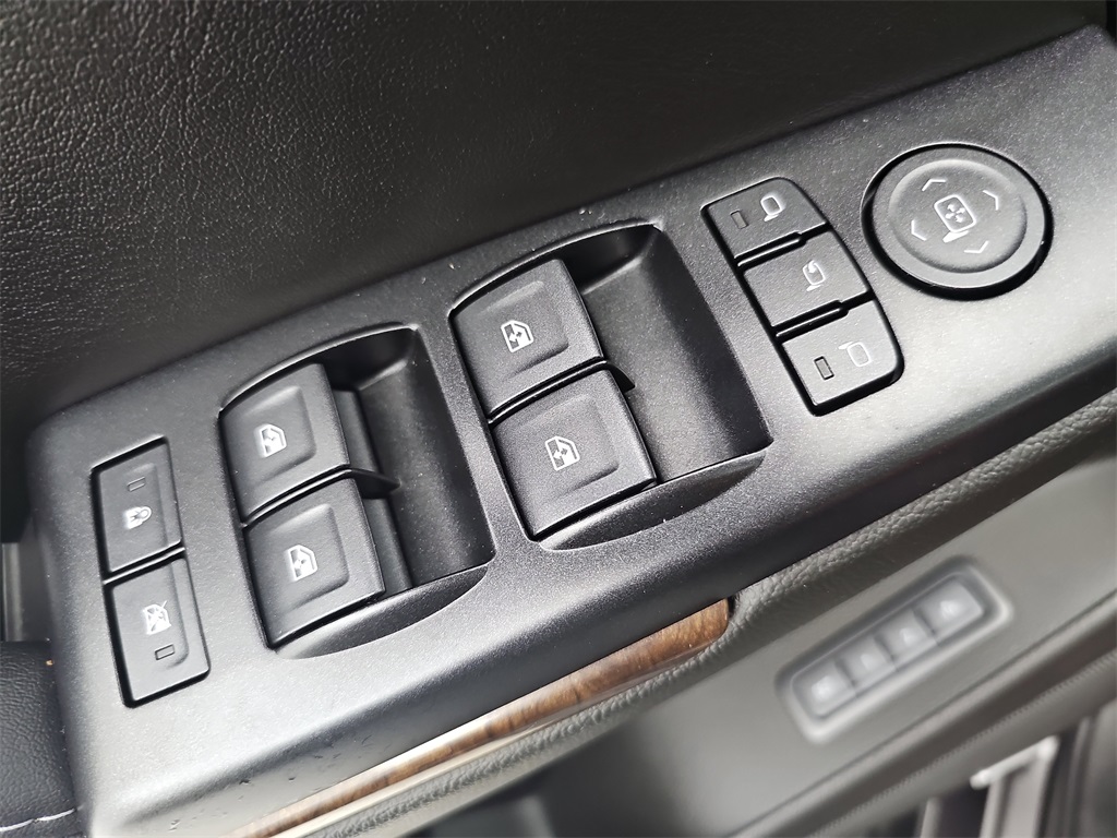 2018 Chevrolet Tahoe LT photo 31