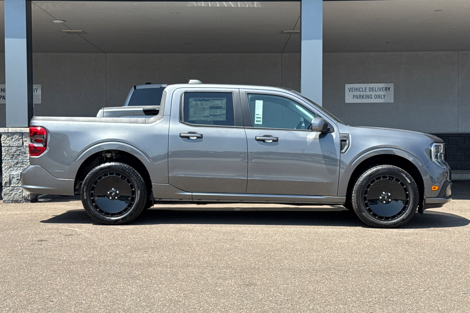 2025 Ford Maverick photo 2