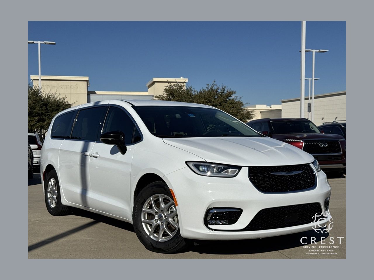 2024 Chrysler Pacifica Touring L's photo