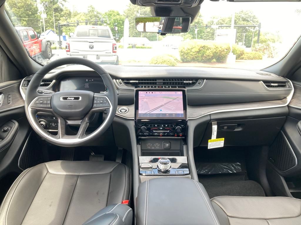 2024 Jeep Cherokee Limited 4xe photo 12