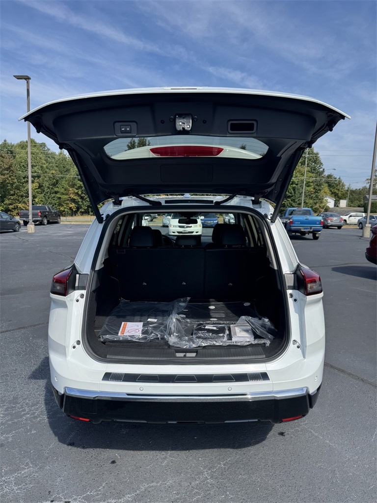 2026 Nissan Rogue Platinum photo 16
