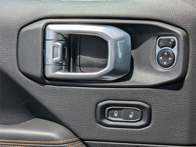 2024 Jeep Wrangler Sahara photo 21