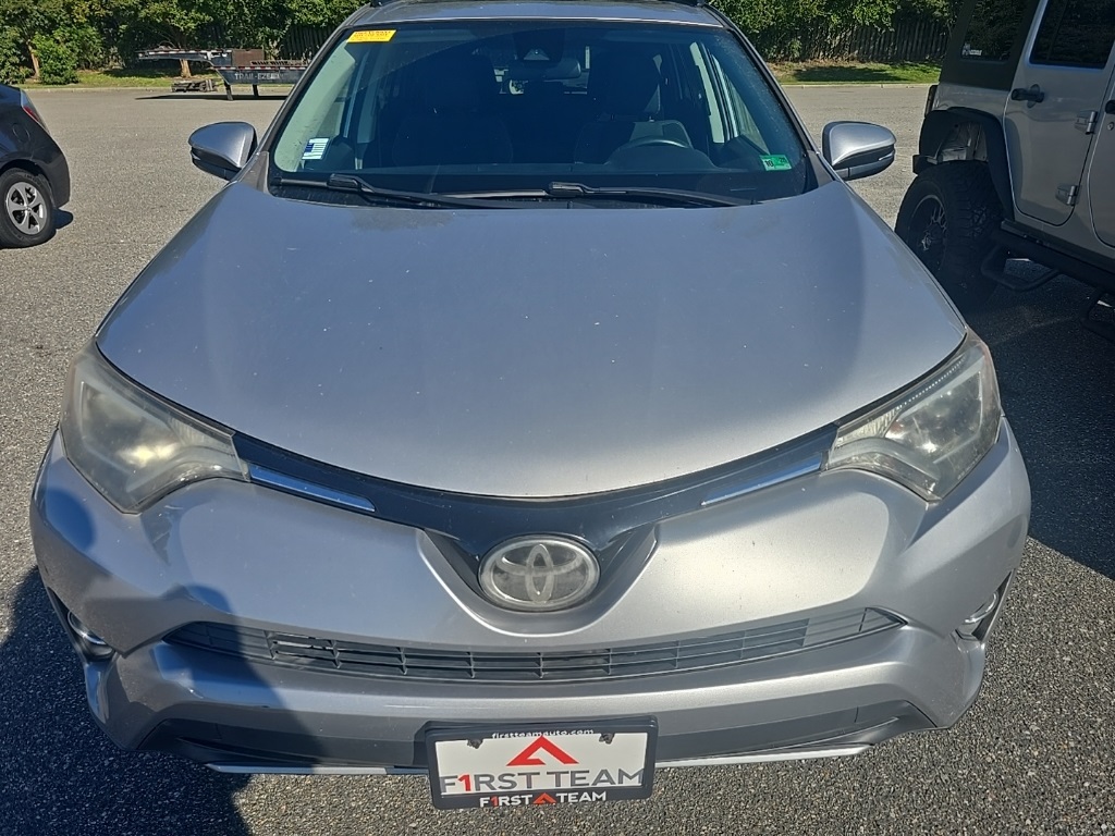 2017 Toyota RAV4 XLE photo 2