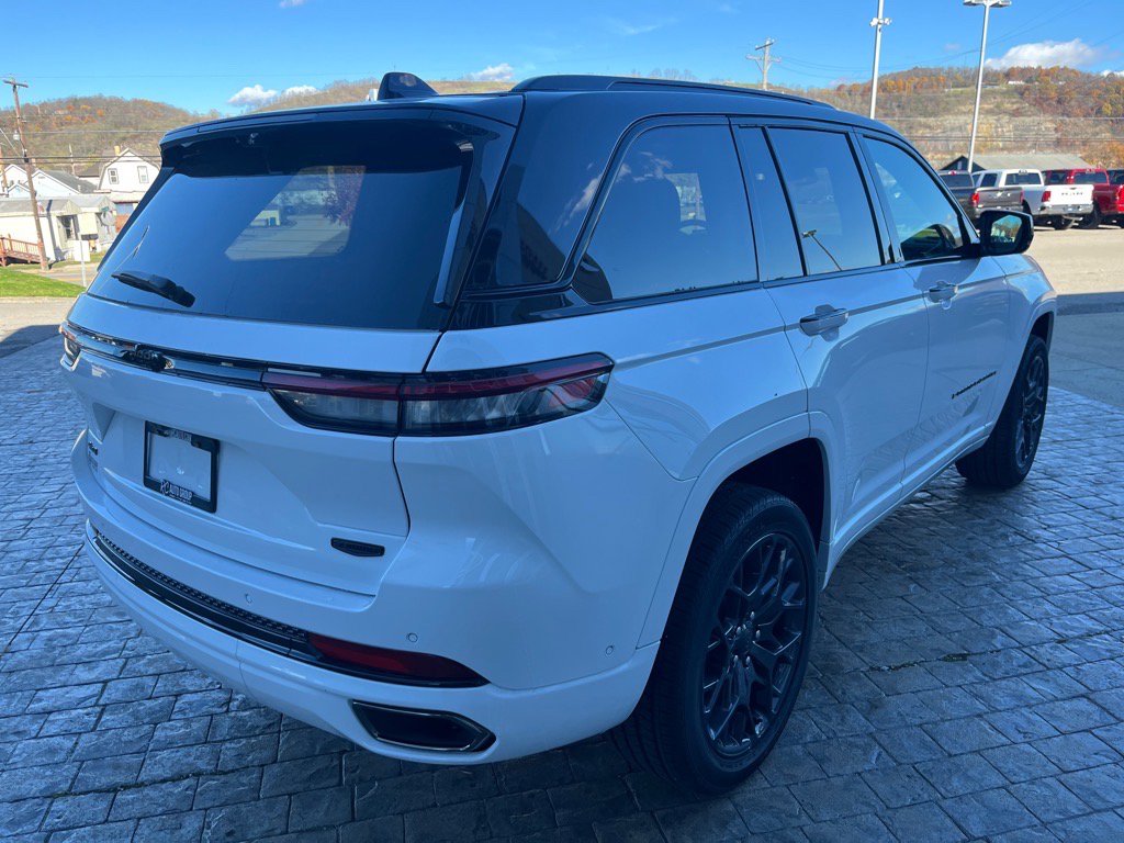 2025 Jeep Grand Cherokee Summit photo 3