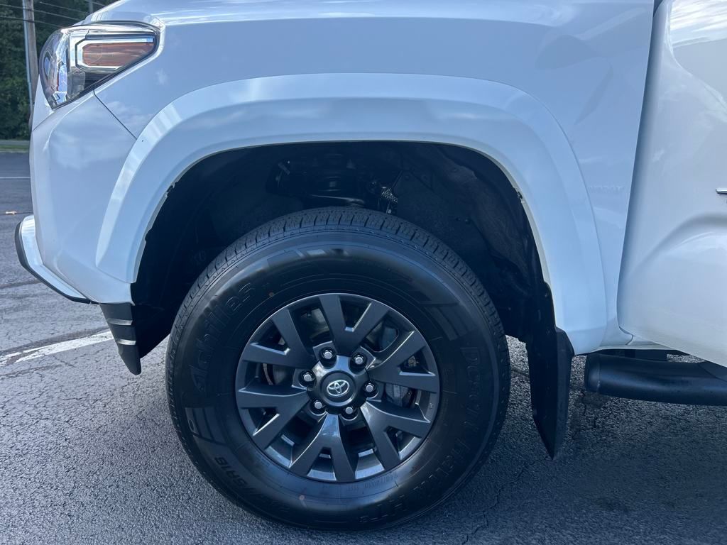 2022 Toyota Tacoma SR5 photo 26