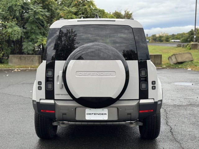 2026 Land Rover Defender 110 S photo 4