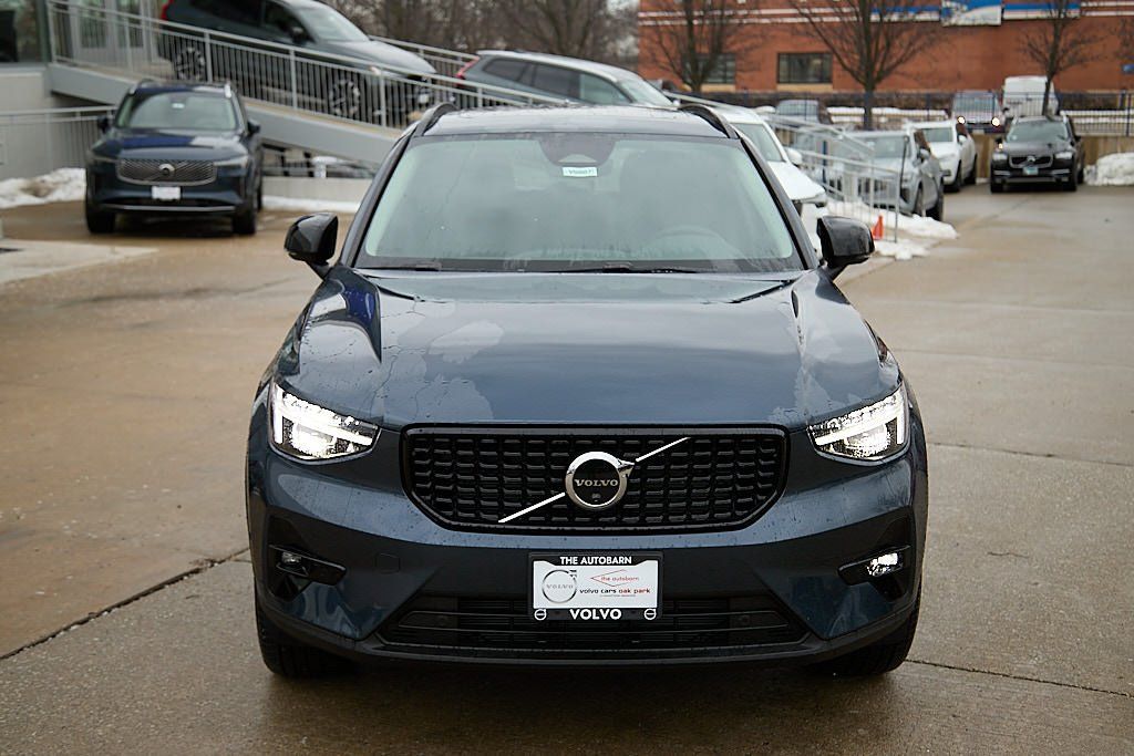 2026 VOLVO XC40 - Image 4