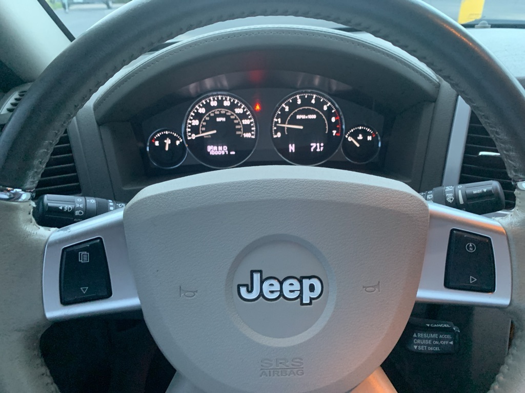 2010 Jeep Grand Cherokee Limited photo 3