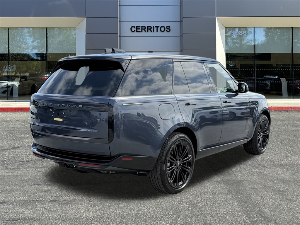 2025 Land Rover Range Rover SE photo 4