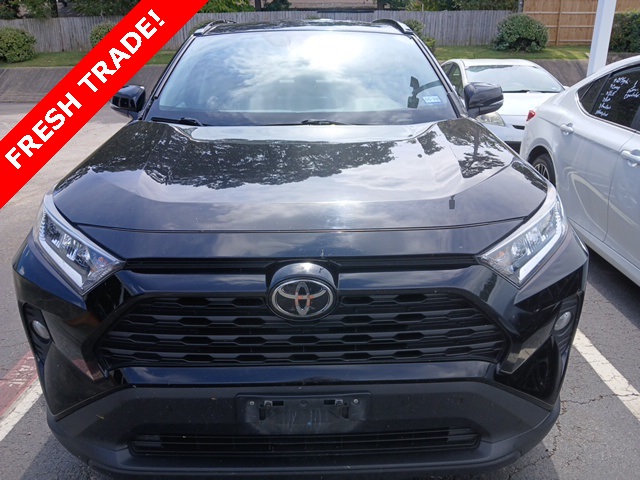 2021 Toyota RAV4 XLE photo 2