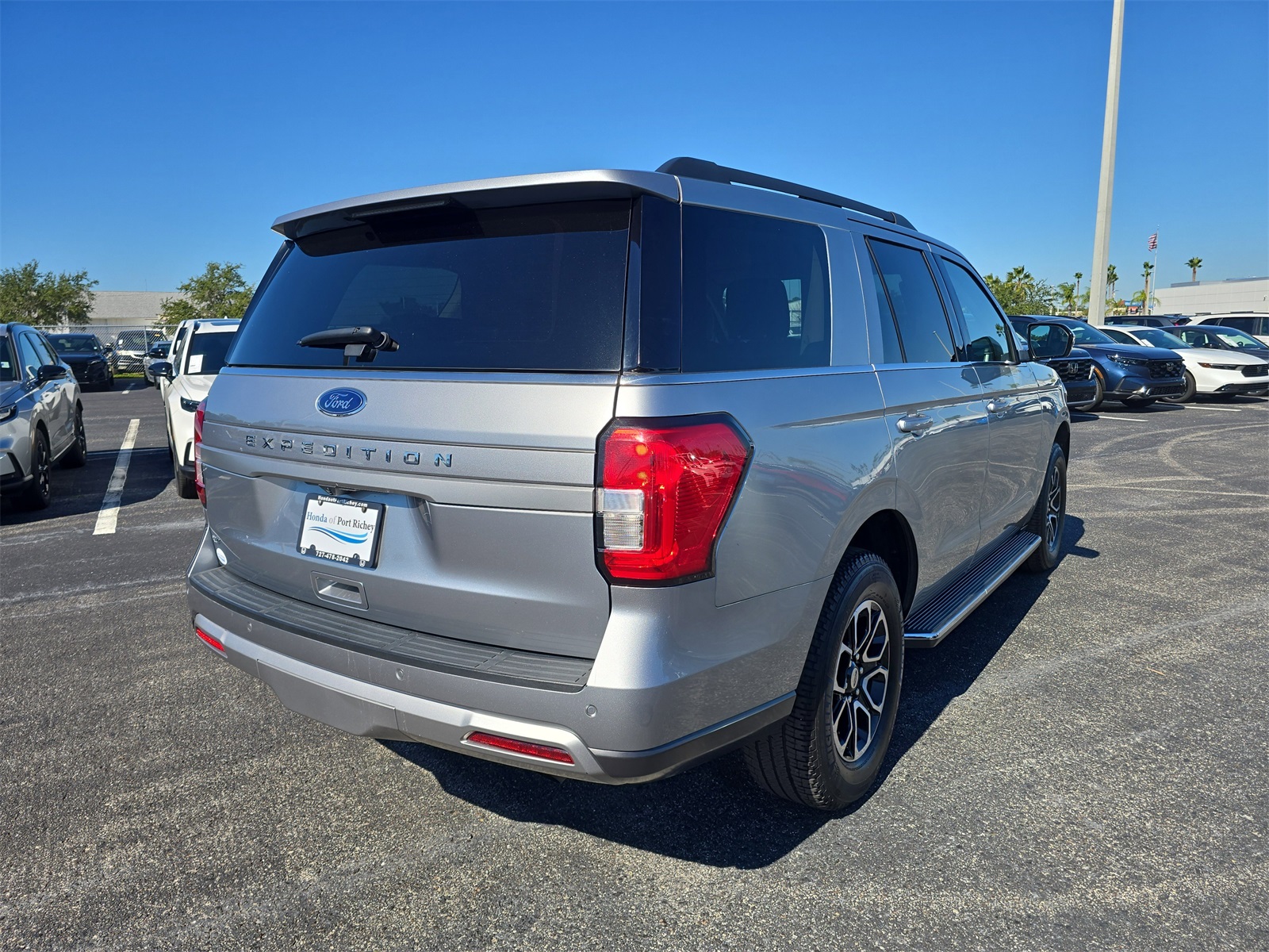 2023 Ford Expedition XLT photo 3