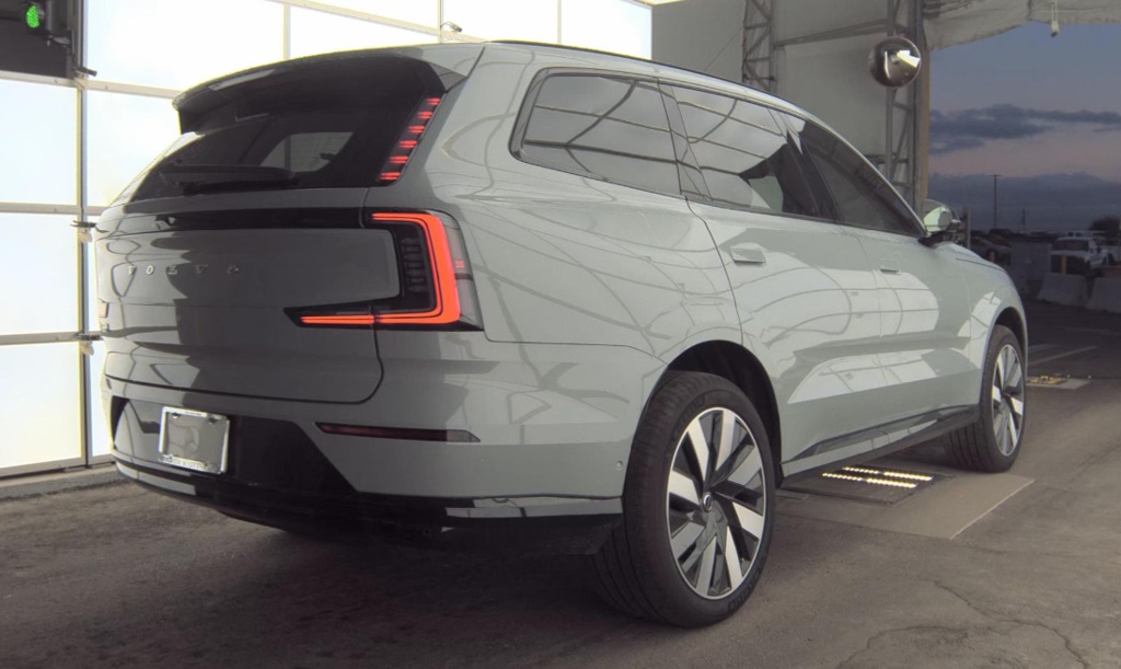Used 2025 Volvo EX90 Ultra with VIN 7JDEV3VL2SG001101 for sale in Scottsdale, AZ