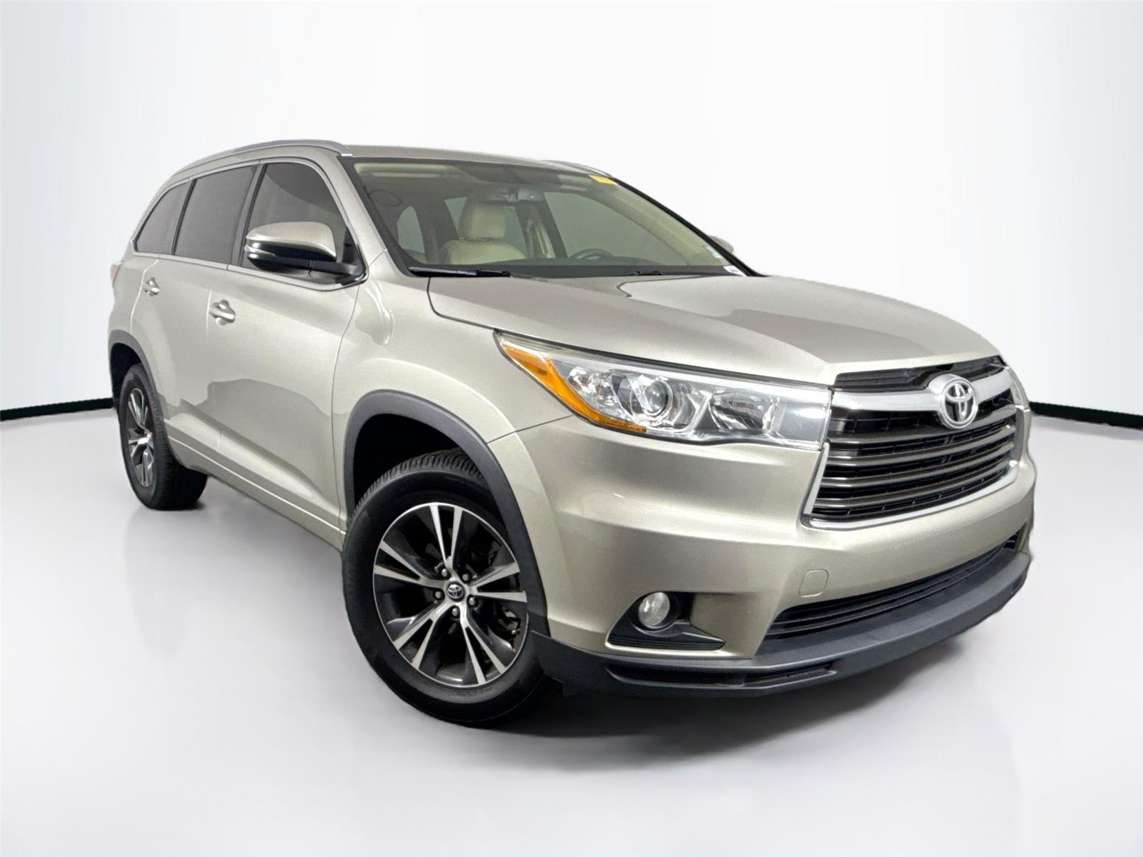 2016 Toyota Highlander Base Hybrid photo 4