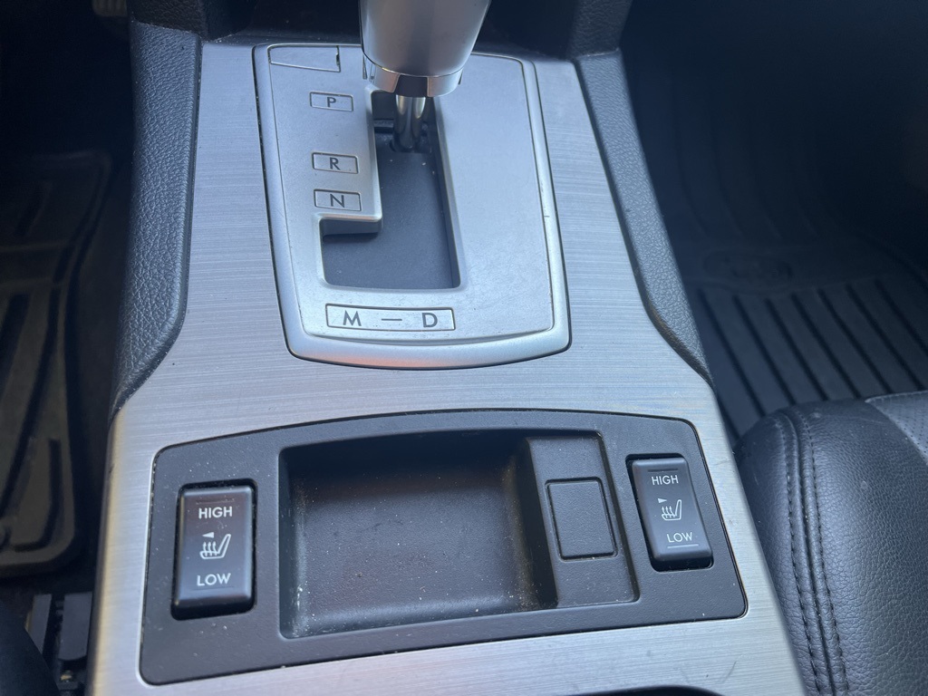 2010 Subaru Outback 2.5i photo 15