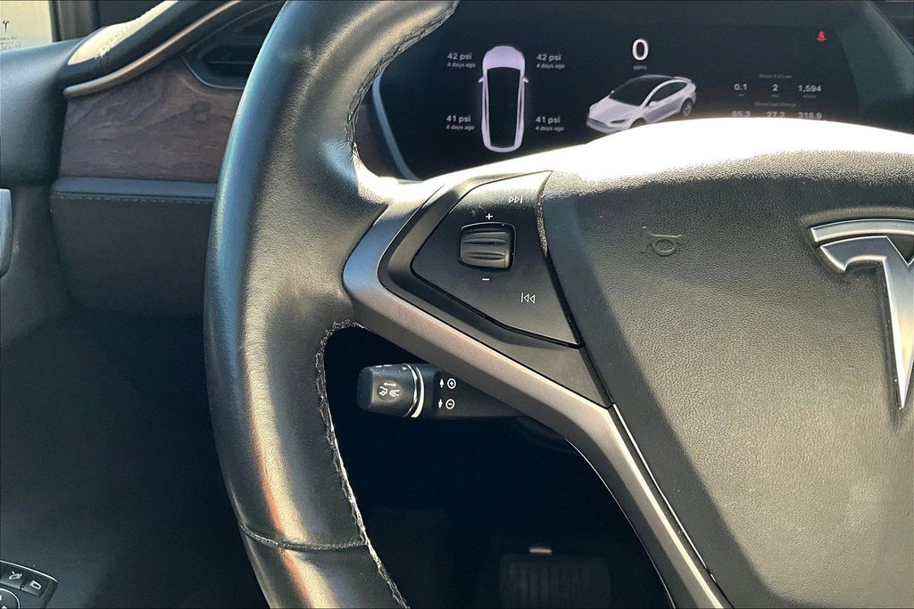 2020 Tesla Model X Long Range photo 17