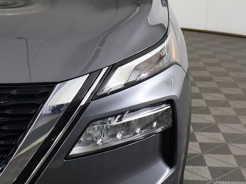 2022 Nissan Rogue SV photo 10