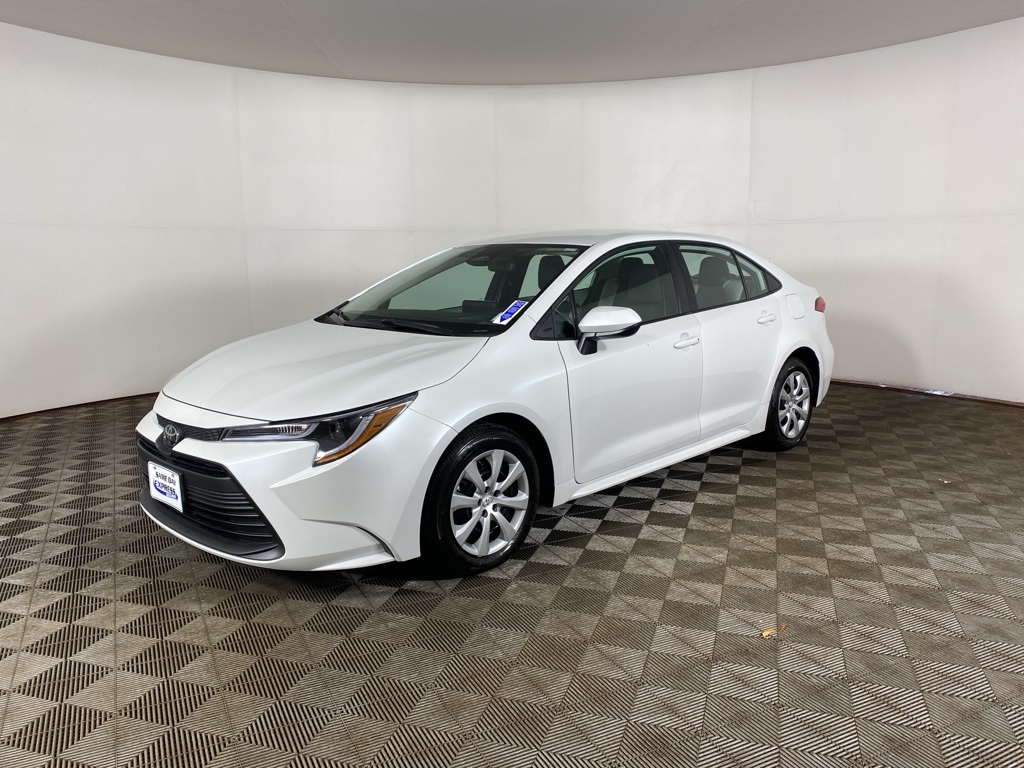 2025 Toyota Corolla LE photo 2