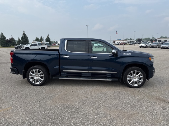 2023 Chevrolet Silverado 1500 High Country photo 3