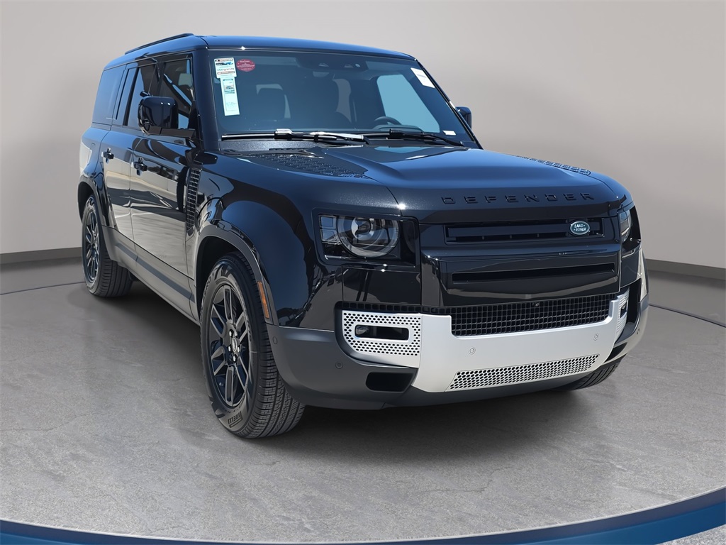2025 Land Rover Defender 130 S photo 3
