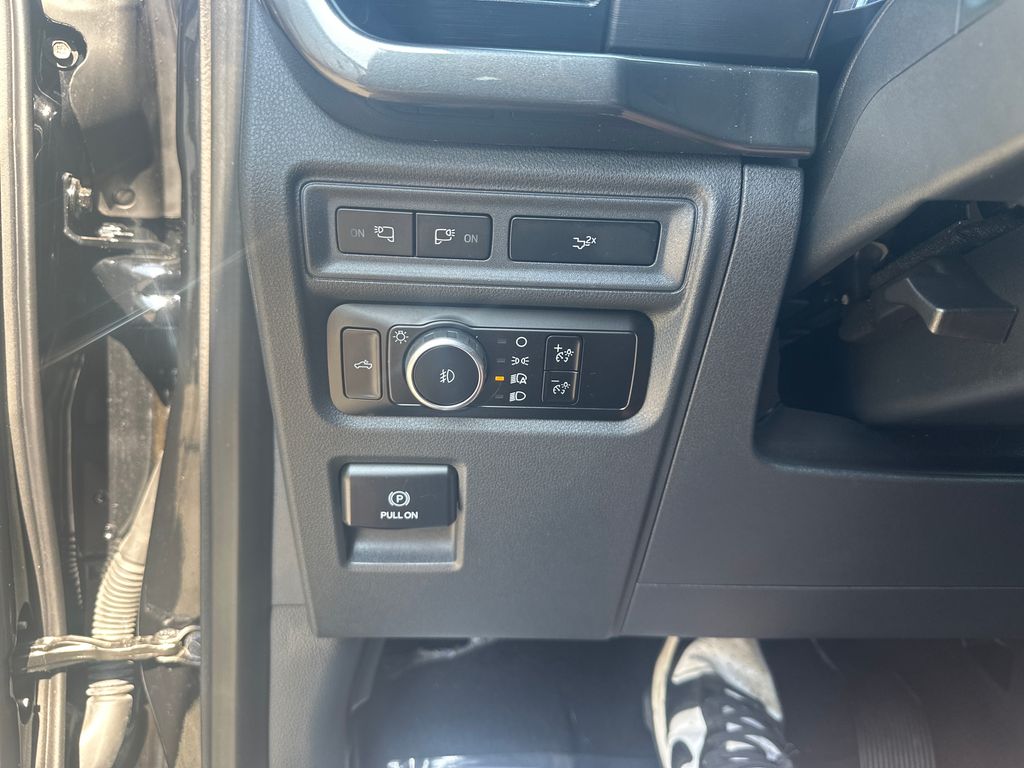 2023 Ford F-150 XLT photo 13