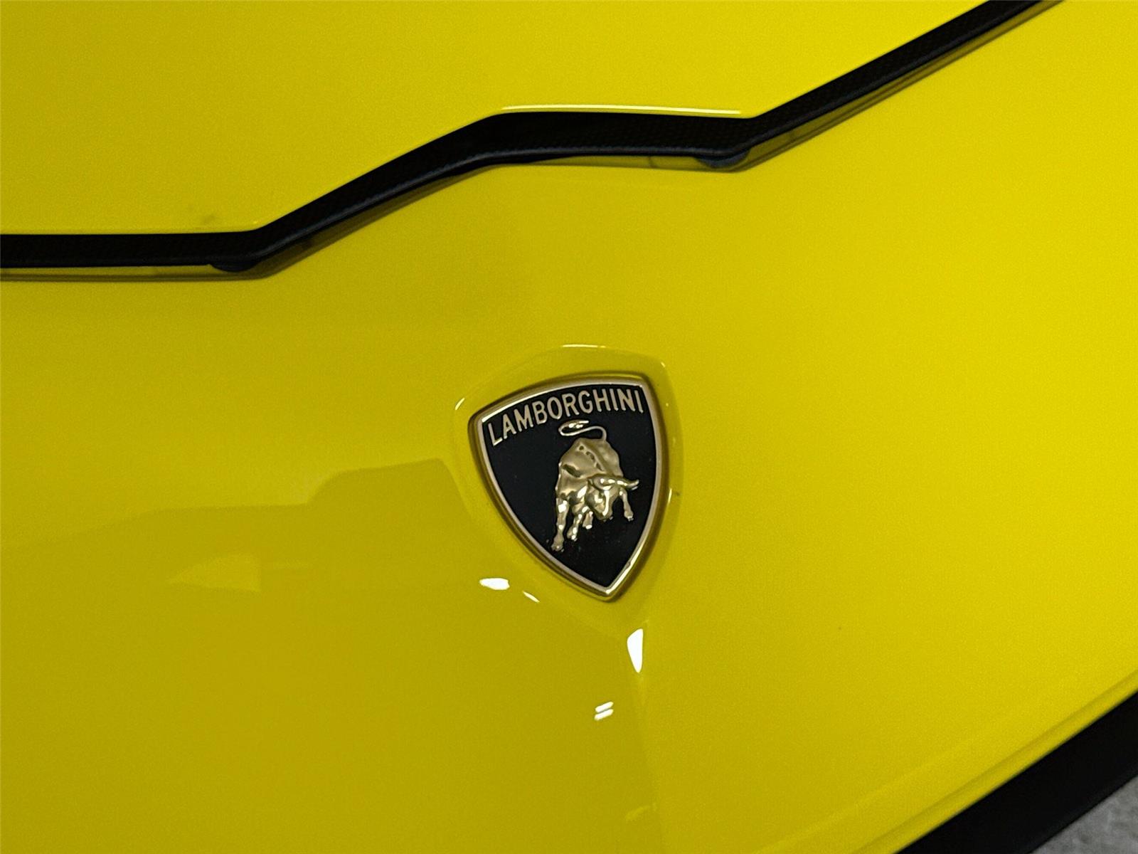 2018 Lamborghini Aventador photo 25