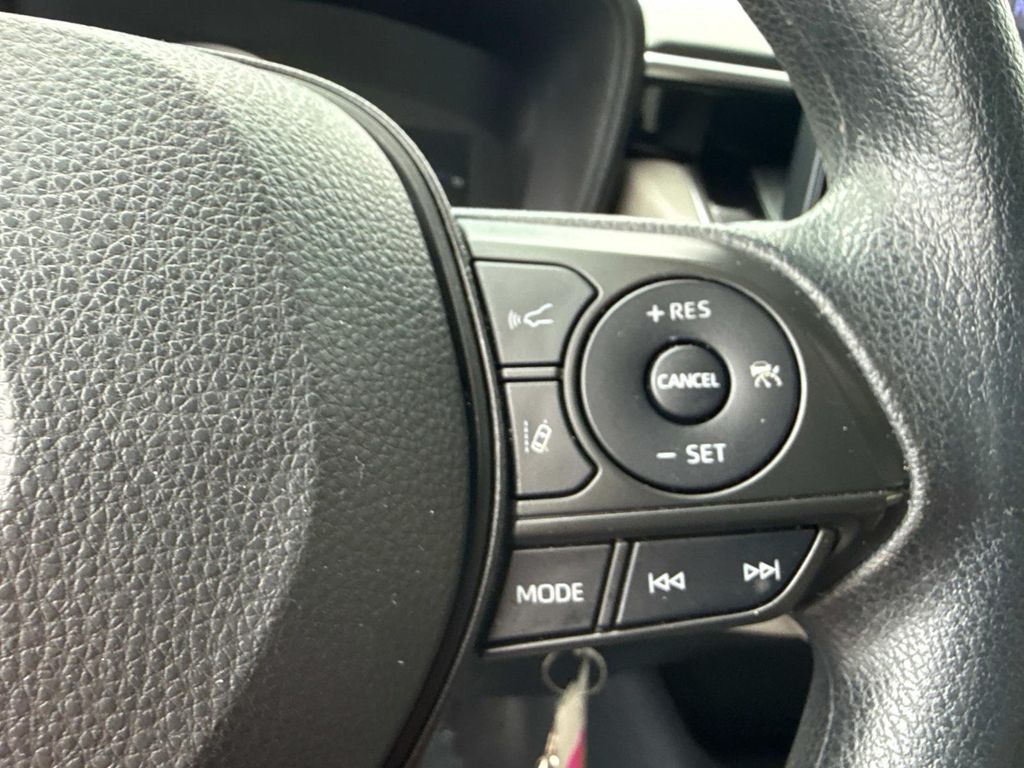 2022 Toyota Corolla LE photo 27