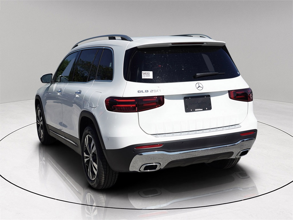 2026 Mercedes Benz GLB 250 photo 4