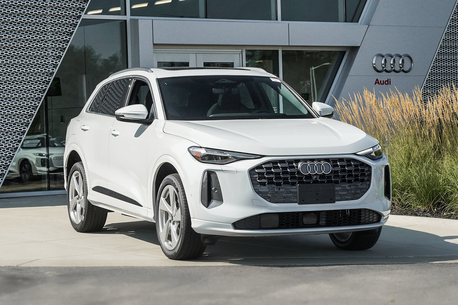 2025 Audi Q5 Premium Plus photo 2
