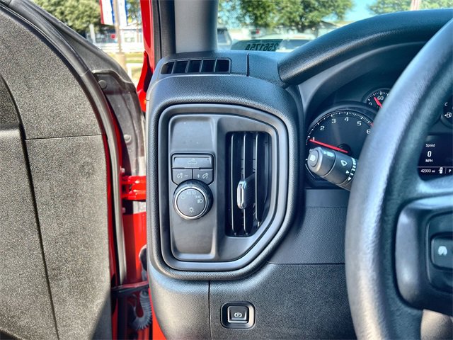 2023 Chevrolet Silverado 1500 Custom photo 4