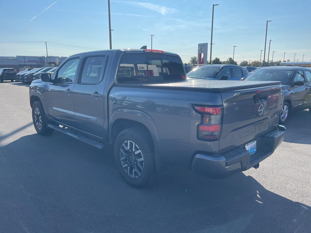 2022 Nissan Frontier SV Crew Cab photo 3