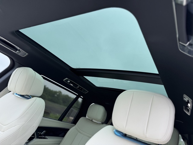 2025 Land Rover Range Rover SE photo 13