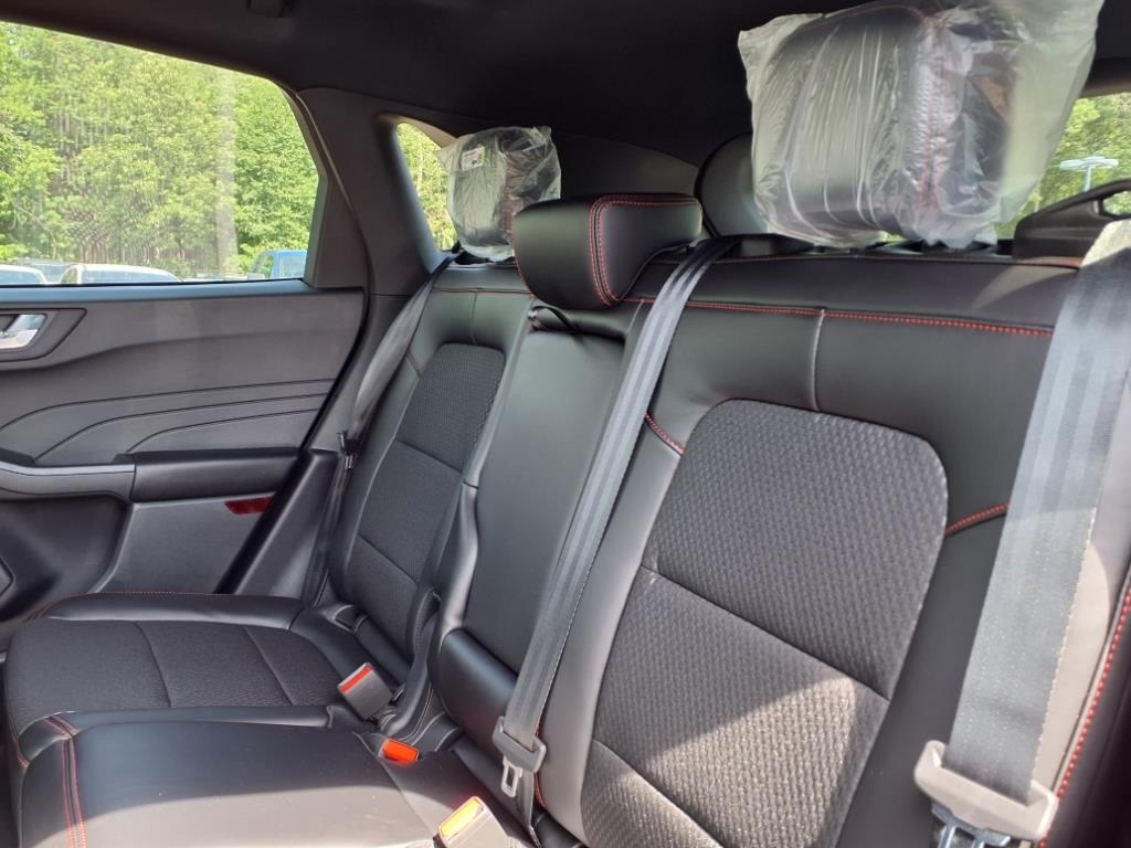 2025 Ford Escape ST-Line photo 7