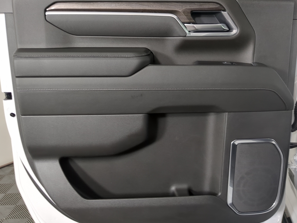2025 Chevrolet Silverado 2500HD LTZ photo 11