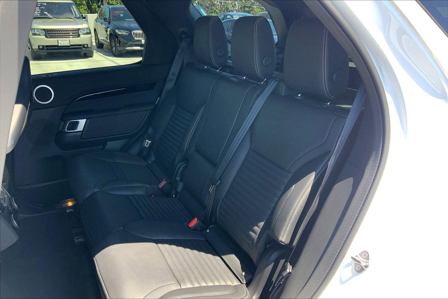 2025 Land Rover Discovery S photo 12