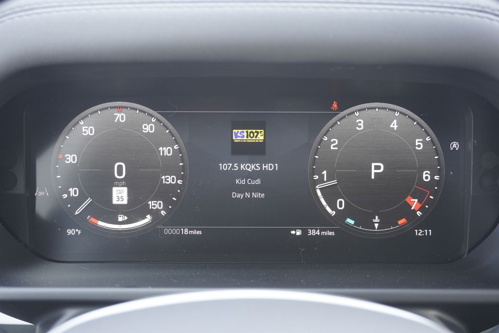2025 Land Rover Defender 110 S photo 11