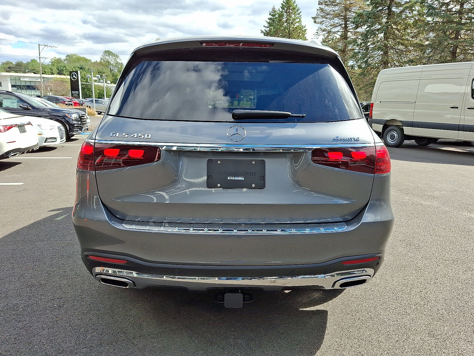 2026 Mercedes Benz GLS 450 4MATIC photo 4