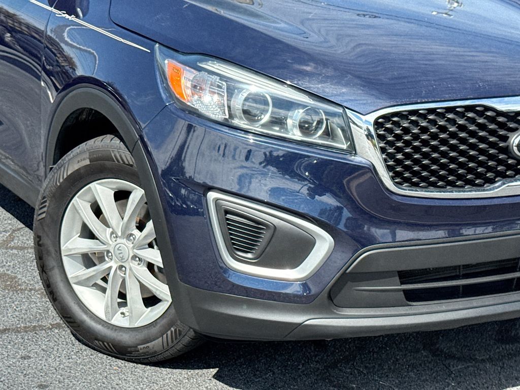 2017 Kia Sorento LX photo 2