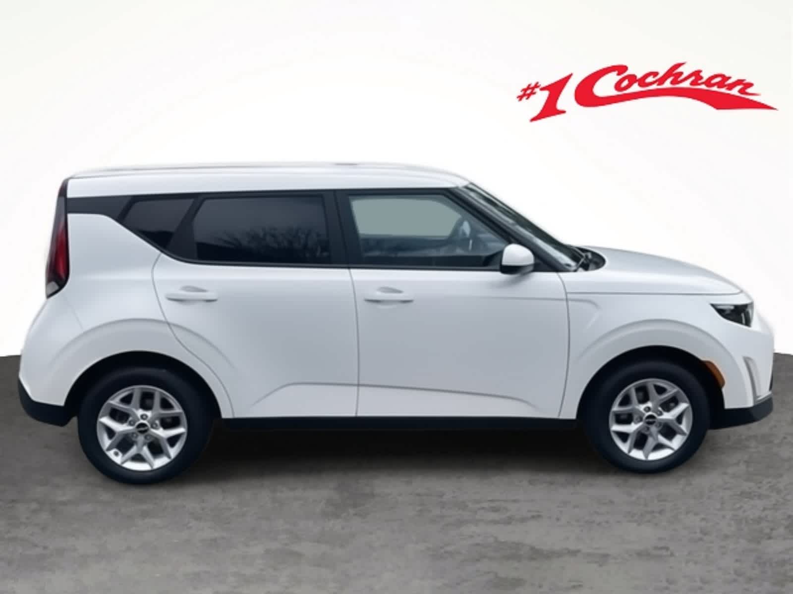 2024 Kia Soul LX photo 2
