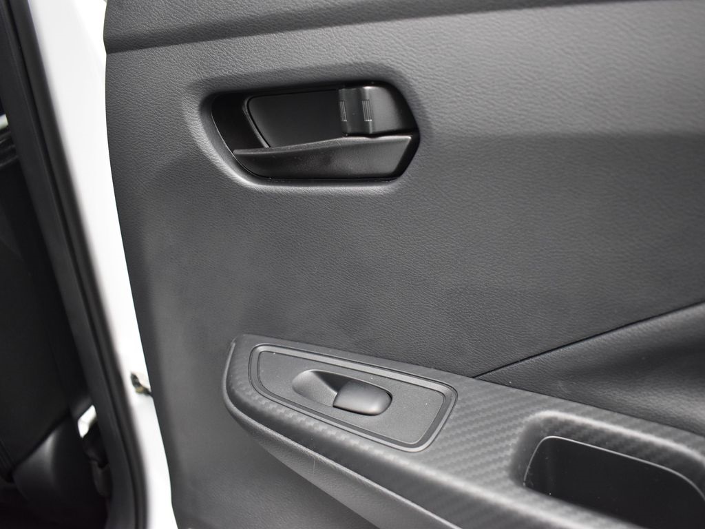 2025 Nissan Versa 1.6 S photo 16
