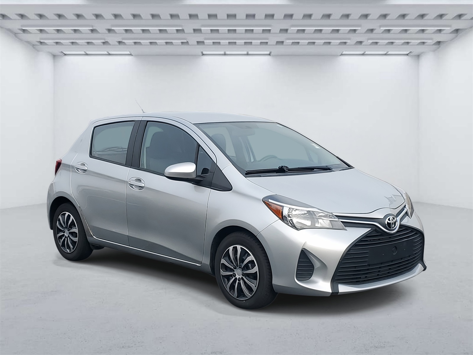 2016 Toyota Yaris L's photo