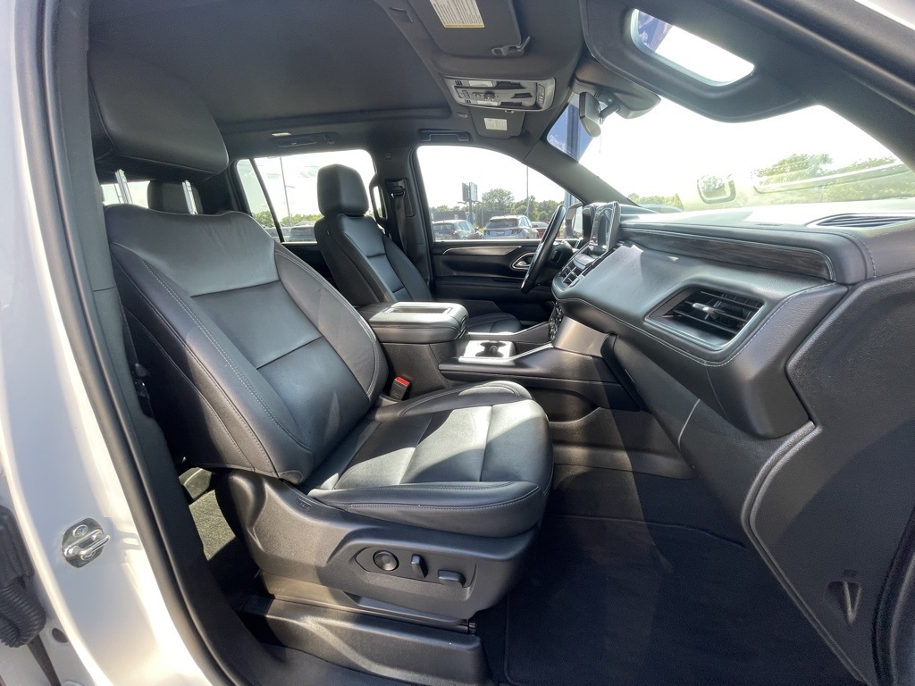 2022 Chevrolet Suburban LT photo 9
