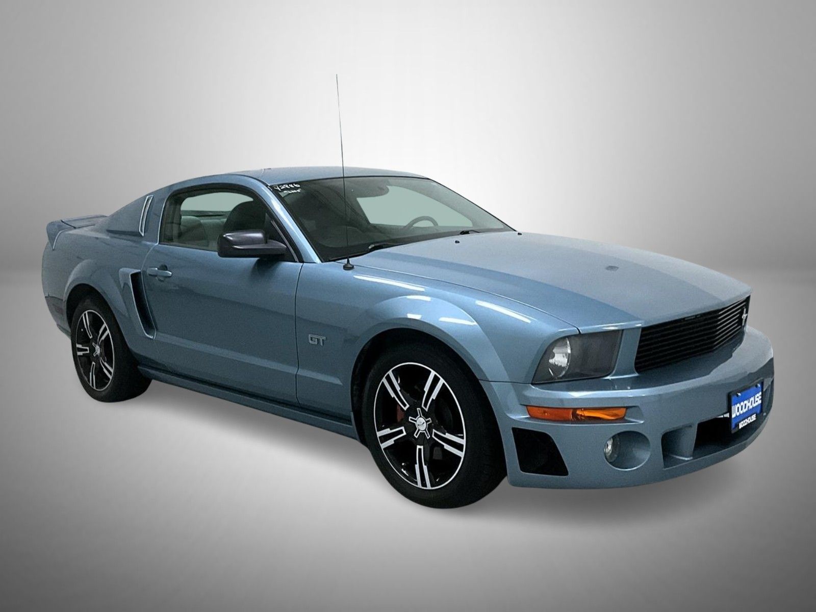 2005 Ford Mustang GT photo 3