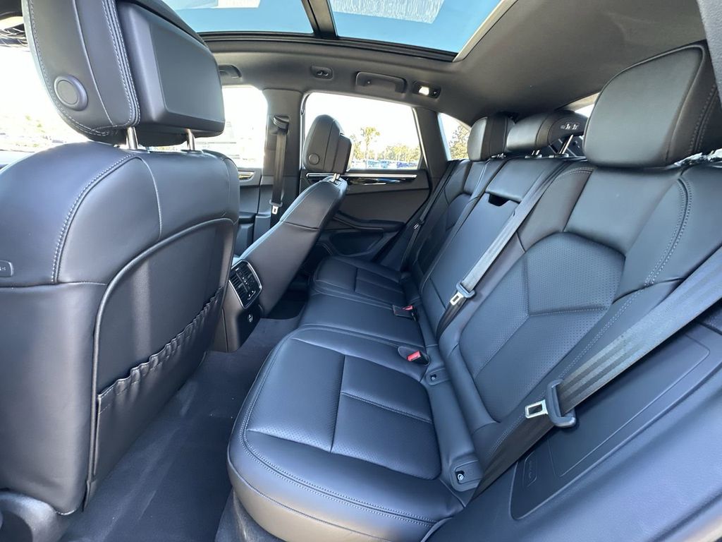 2025 Porsche Macan Base photo 21