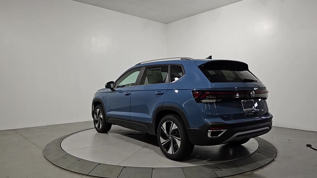 2025 Volkswagen Taos SE photo 3