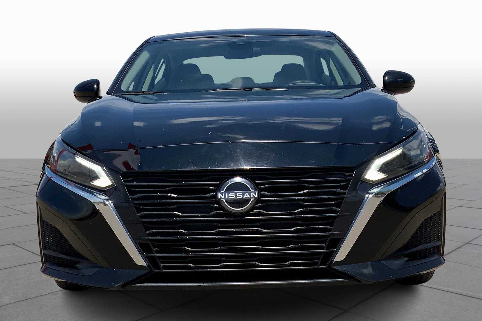 2023 Nissan Altima 2.5 SV photo 3