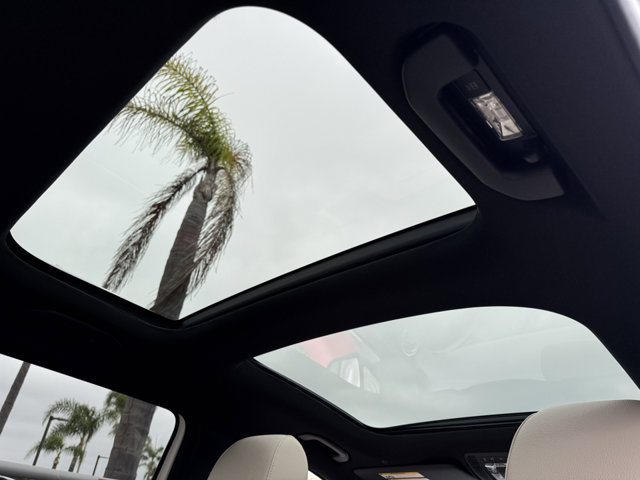 2025 Mercedes Benz GLB 250 photo 3
