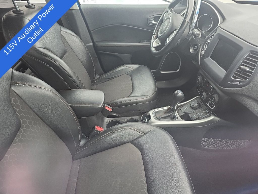 2021 Jeep Compass Latitude photo 3