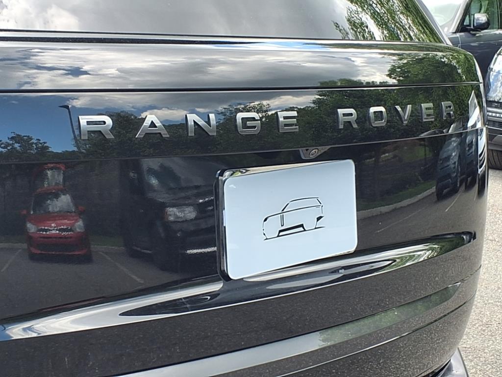 2025 Land Rover Range Rover SE photo 18